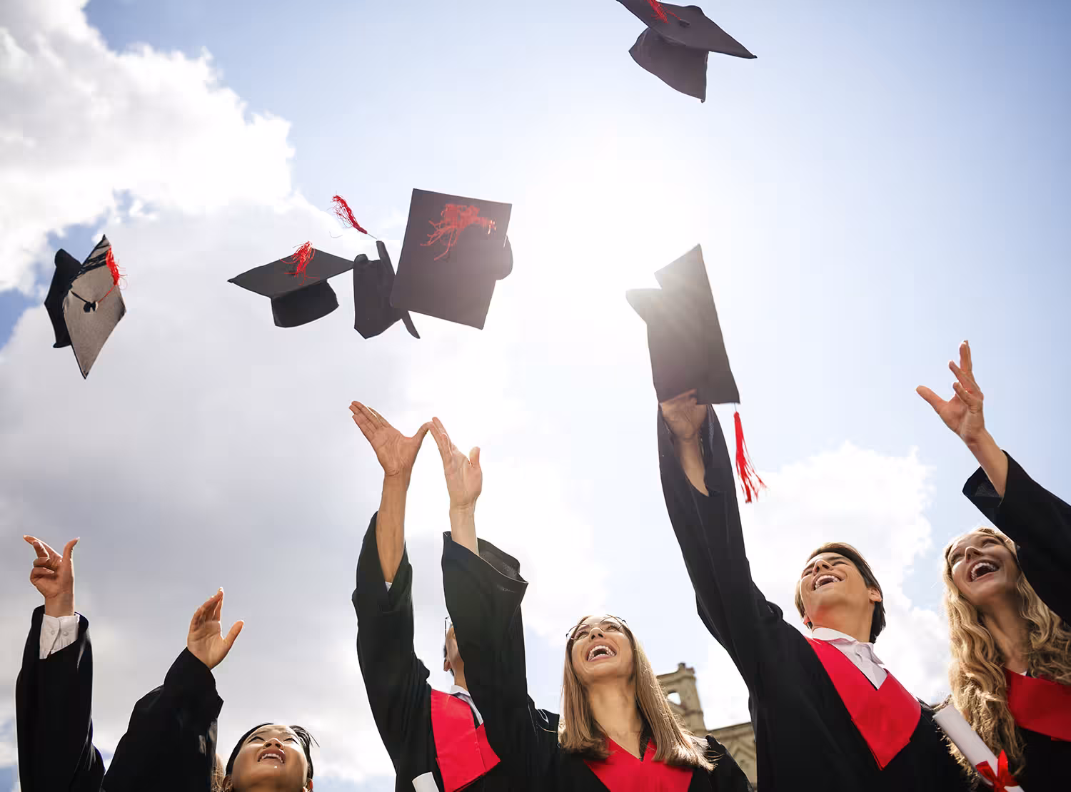 Nearby education: Altınbaş University 3.4 km, Istanbul Sabahattin Zaim 4.7 km, Istanbul Aydın 10.6 km, YTÜ 12.5 km, international schools within 2 km.